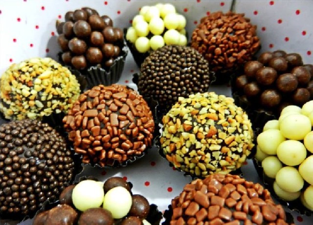 Foto 1 - Brigadeiros gourmet para sua festa