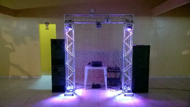 Foto 2 - Som- dj e iluminação para festas