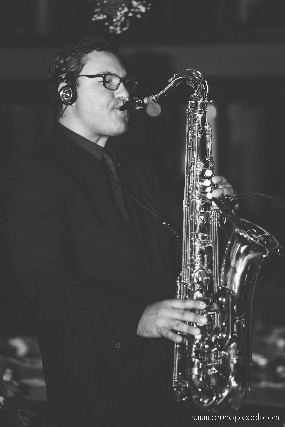 Foto 1 - Saxofonista marcos saraiva